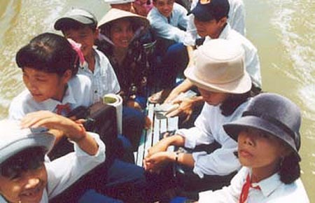 Quyền lựa chọn SGK cho việc dạy và học hoàn toàn thuộc về giáo viên và học sinh.